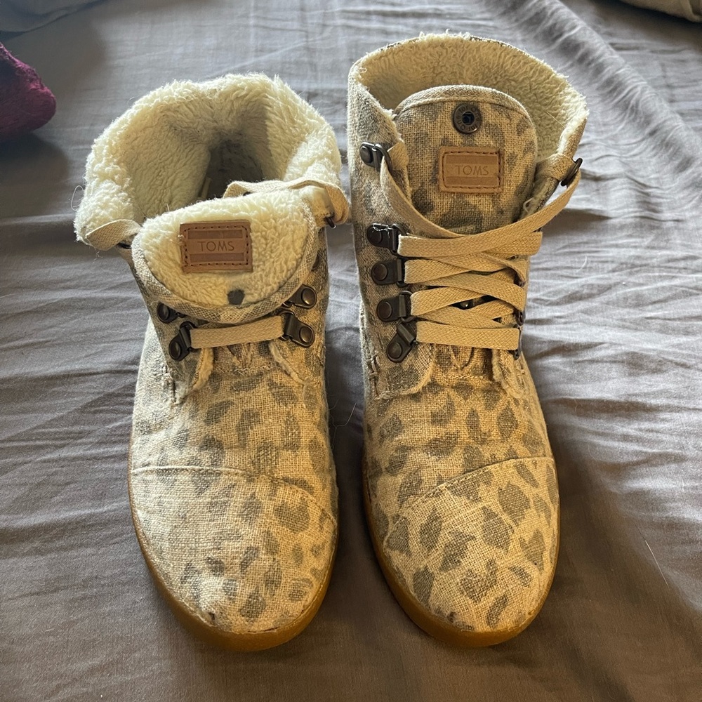 Giraffe Wool Toms